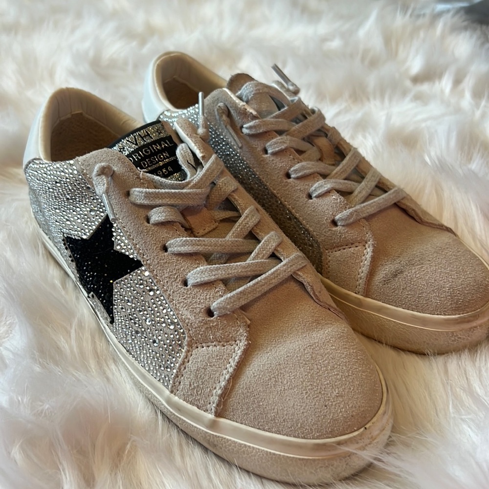 Lightly worn grey vintage Havana sneakers size 8.5